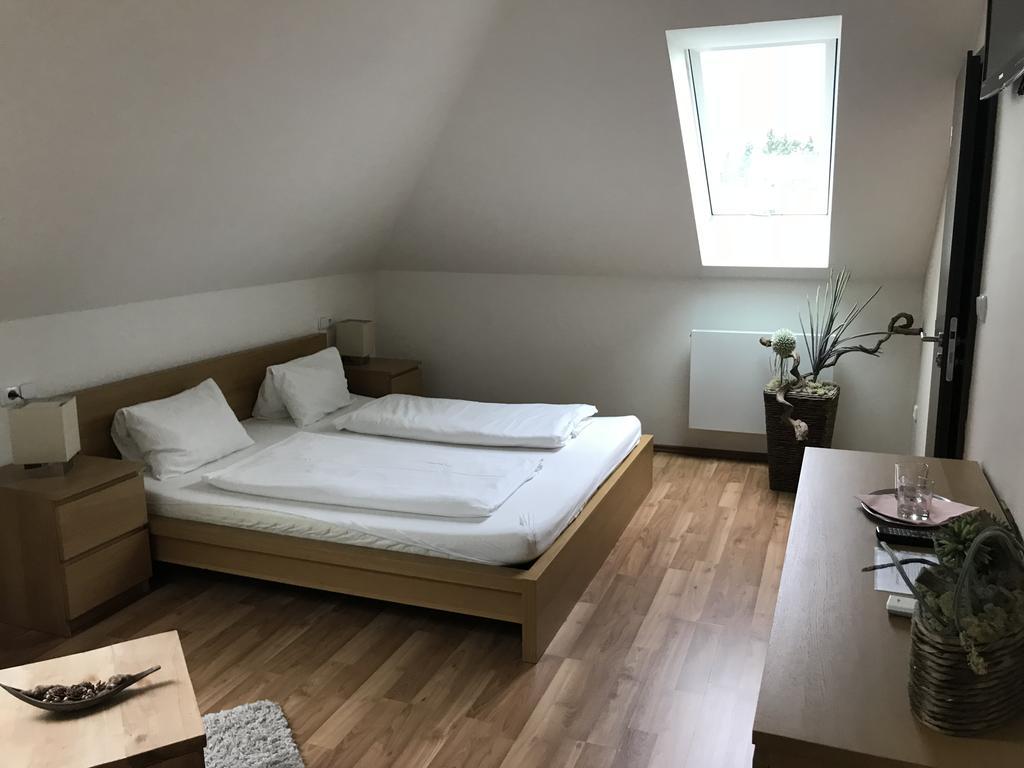 Marjana Maison d'hôtes Mníšek pod Brdy